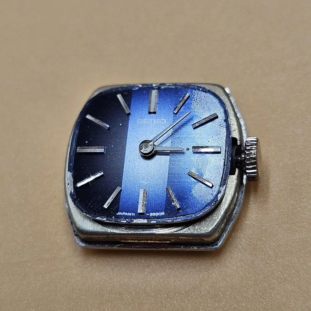 Vintage Seiko Woman's 11-3949 Manual Wind 17 Jewels Blue Dial Watch Runs Great